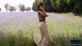 באַסטי אונגעריש מילף מאָדעל געץ נאַקעט און קוקט ינקרעדאַבלי הייס נאַקעט