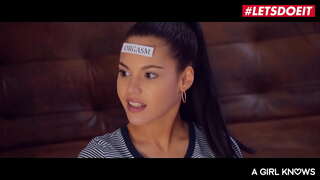 #LETSDOEIT - Sicilia ආකෘතිය, Apolonia සහ කටාන - ආසියානු යොවුන් උත්සාහ සමලිංගික ලිංගික සමග ඇගේ BESTIES