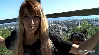 Громкая рыжая милфа жестко трахнута в зад в общественном месте