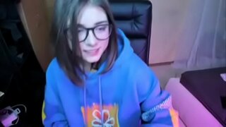 Pendejita bermain dengan dildo